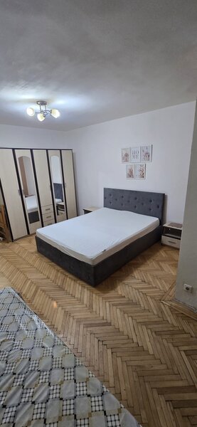 Costin Georgian, metrou.