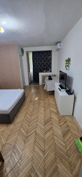 Costin Georgian, metrou.