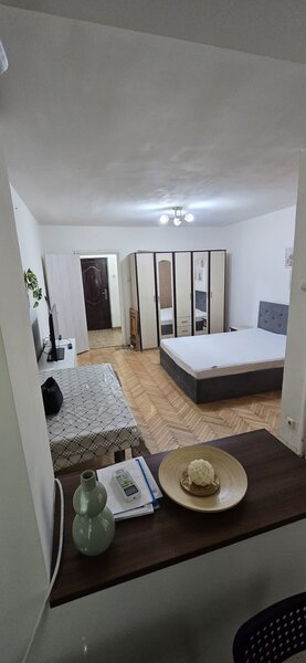 Costin Georgian, metrou.