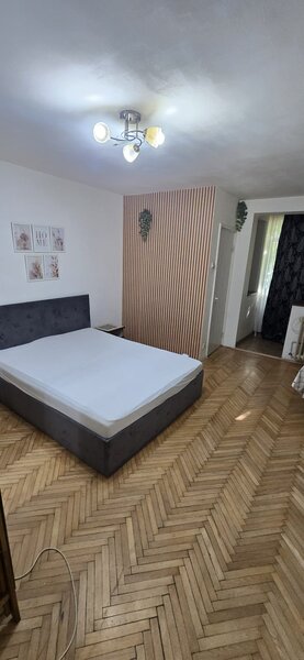 Costin Georgian, metrou.