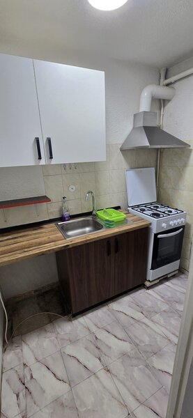 Costin Georgian, metrou.